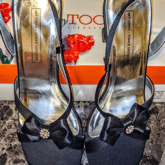 BNIB. Hey TOOTS! Black heels - Picture 2 of 6